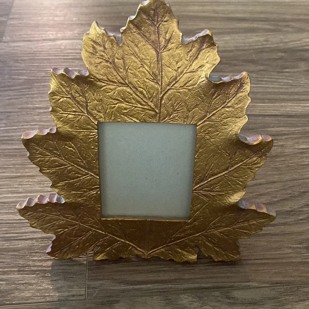 Small Photo Frame In the Shape Of A Leaf, Gold leaf, Frame With Glass. Autumn